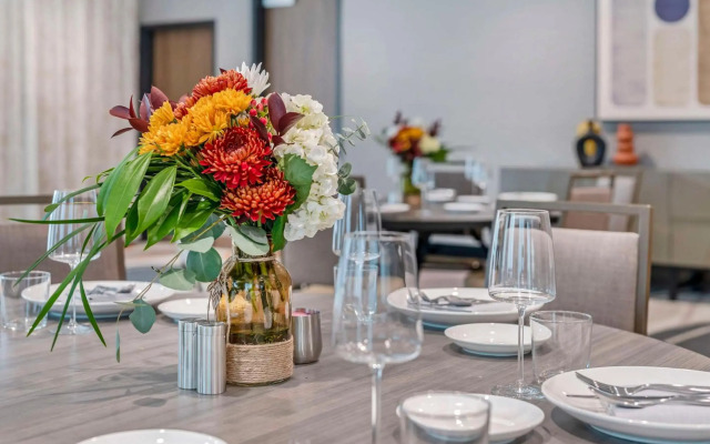 Cambria Hotel Austin Downtown