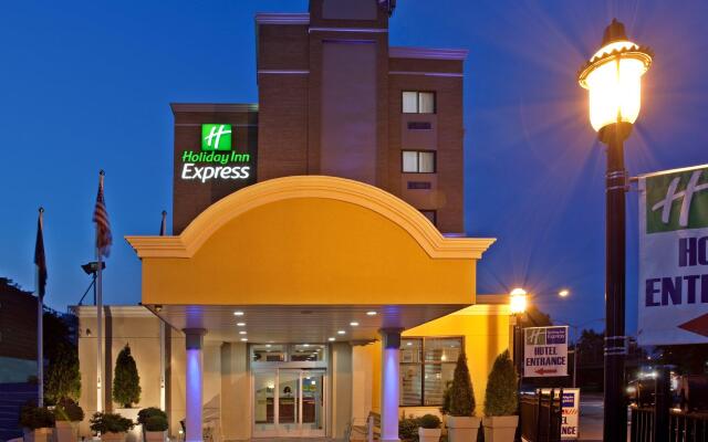 Holiday Inn Express Laguardia Airport, an IHG Hotel