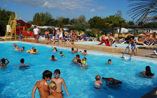 Camping Le Puits Rochais ****