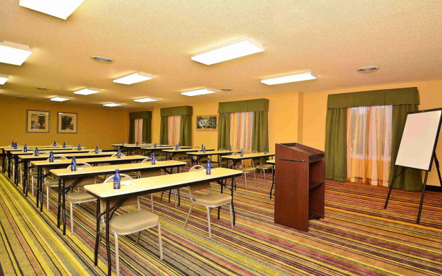 Fairfield Inn Suites by Marriott Cherokee