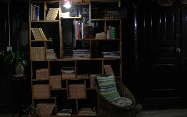 E-Outfitting Moon Hostel