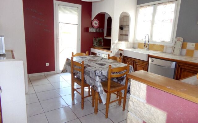 Villa With 4 Bedrooms in Florensac, With Enclosed Garden - 15 km From