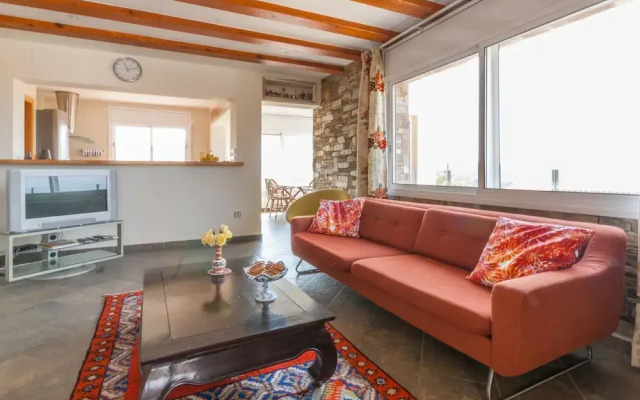 Modern Apartment in Roses With Swimming Pool