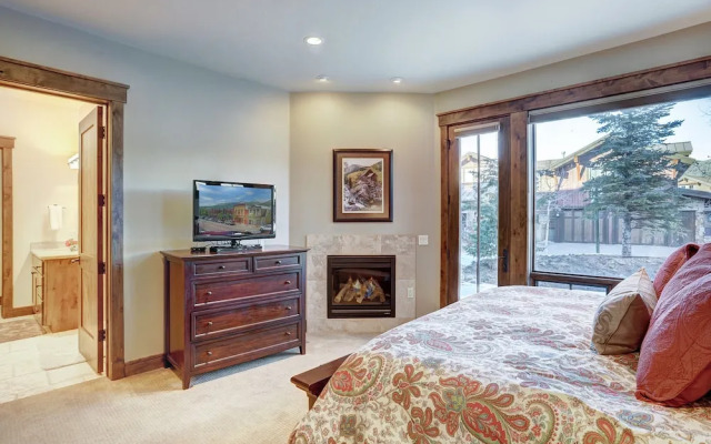 Lone Star Lodge 3 Bedroom Townhouse by RedAwning