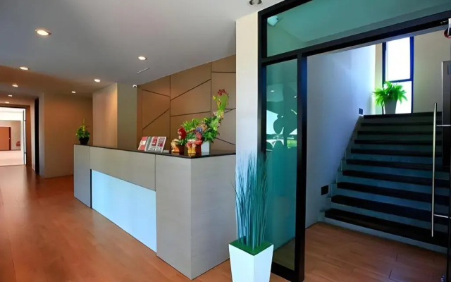 The Plubpla Serviced Apartment