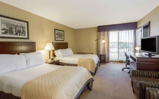 Wyndham Garden Hotel Newark Airport