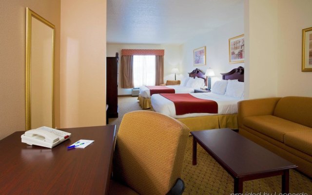 Country Inn & Suites by Radisson, Tampa Airport East-RJ Stadium