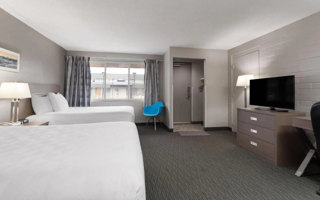 Travelodge by Wyndham Grande Prairie