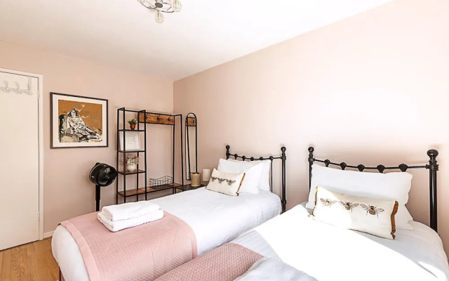 Quiet and Cosy 2-bed in Wimbledon