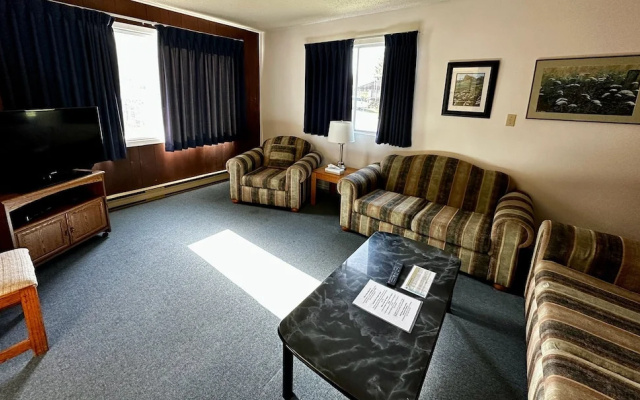 Whale's Tail Guest Suites