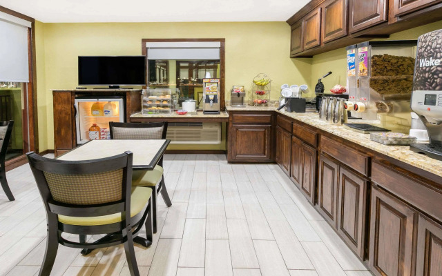 Travelodge Inn & Suites by Wyndham Norman