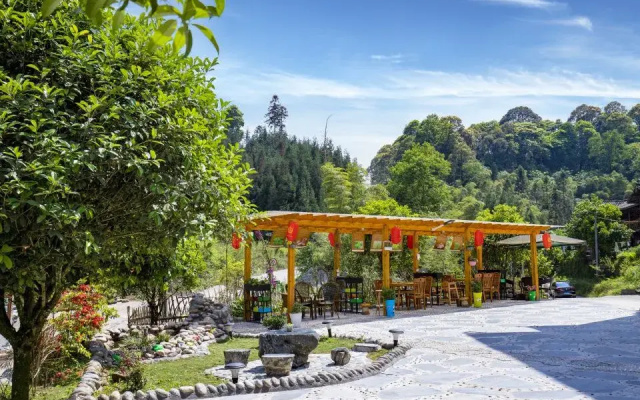 Bifeng Renjia Panda B&B