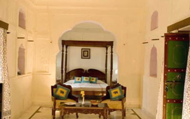 Mahalkhas Palace