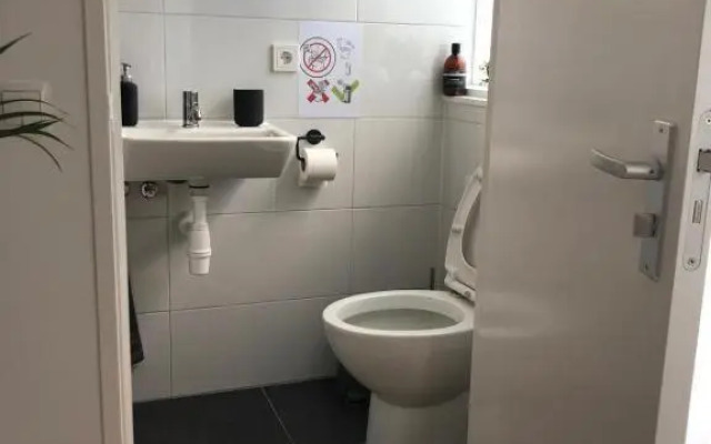 New City Garden view 5min TU Delft room bentley