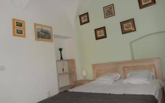 4 Rooms Piata Sfatului