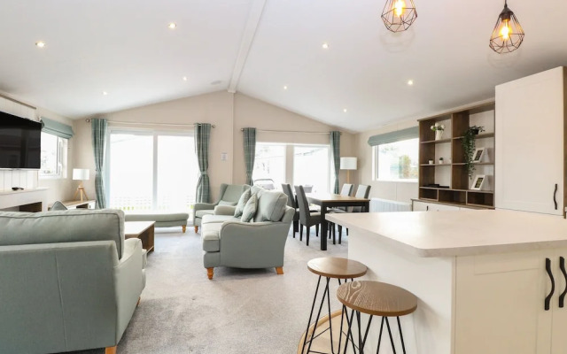Broadland Sands Lodge