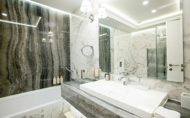Tresor Le Palais Timisoara, Curio Collection By Hilton