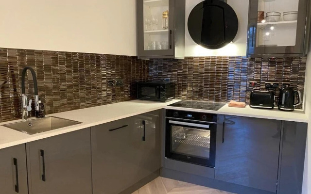 Leith Street Suite