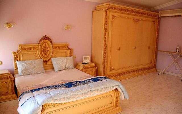 Luxurious Villa with Private Pool and Beach