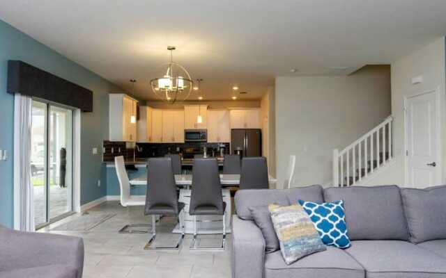 8912 Amazing 6BD Home