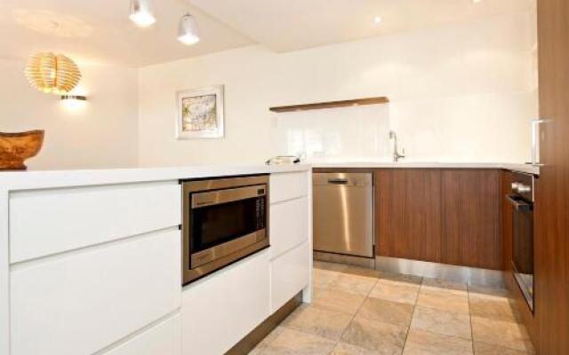 Alderly Apartment 8