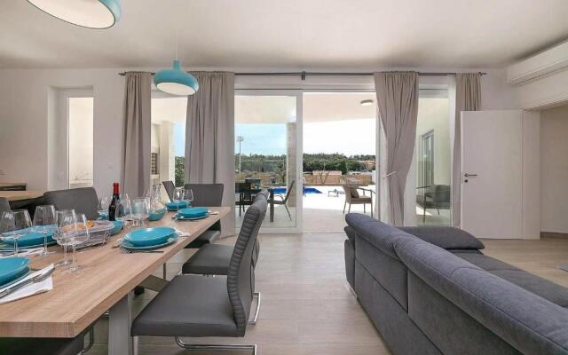 Villa Aura