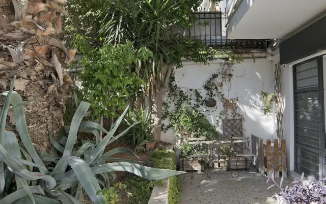 Milanou Glyfada G1 First