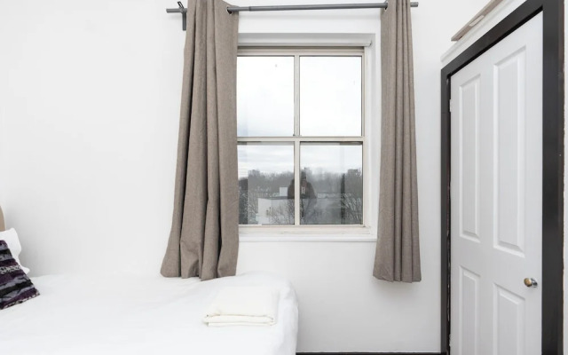 Modern 2-bed Home - Sleeps 6 & Free Parking