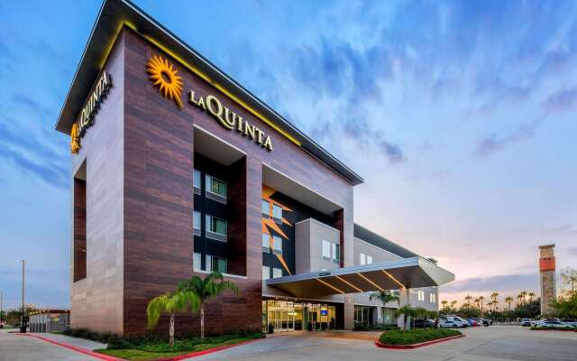 La Quinta Inn & Suites by Wyndham McAllen Convention Center