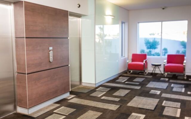 Colmslie Hotel Suites & Conference Centre