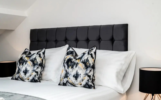 Prestige STAY Aparthotel - 42 Stanley Street Party Apartments