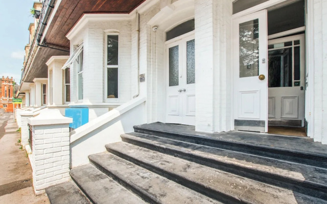 OYO The Lodge Bournemouth