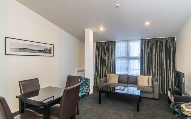 Gilmer Apartment Hotel