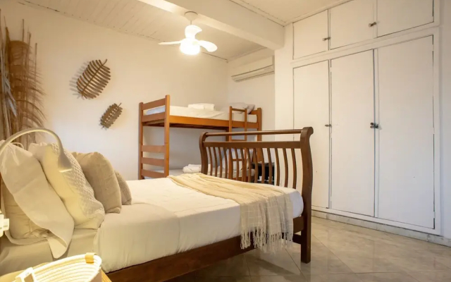 Longboard Paradise Suites