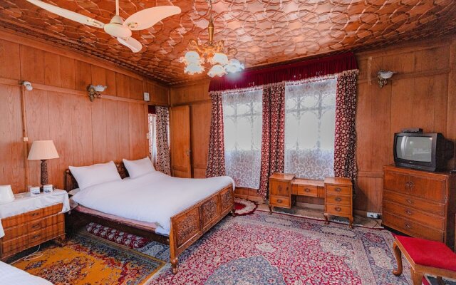Sea Hawk Group Of Houseboat