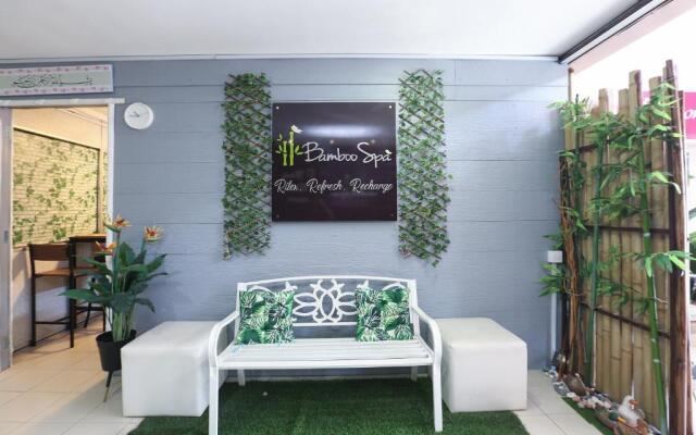 SPOT ON 89796 D'noor Budget Inn