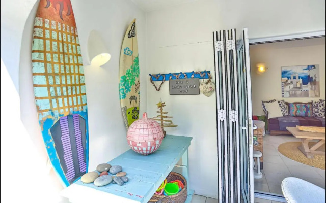 32 Akrotiri - Families only