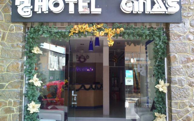 Gina's Hotel