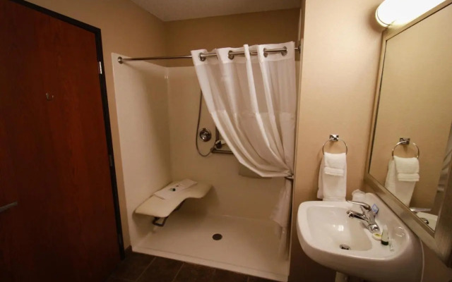 Canby Inn and Suites