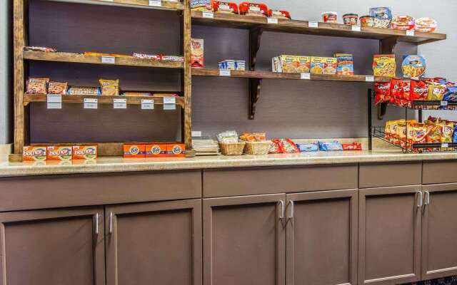 Comfort Inn and Suites Near Lake Guntersville