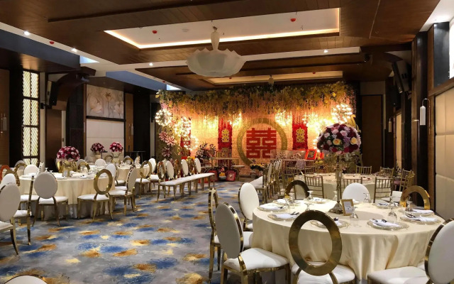 J7 Plaza Hotel