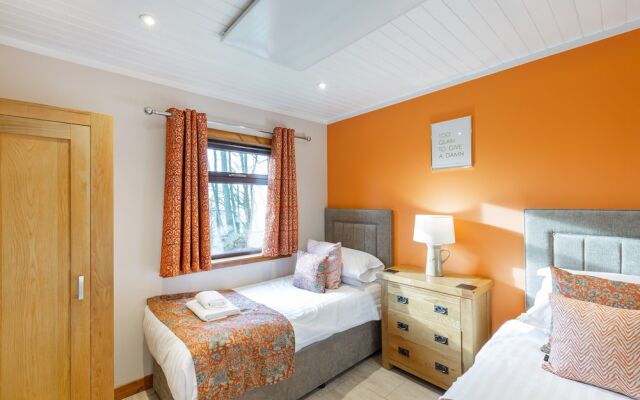 Birch 14 With Hot Tub, Newton Stewart
