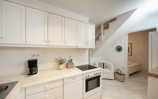 B4 Cycladic Home for 6 by the Beach