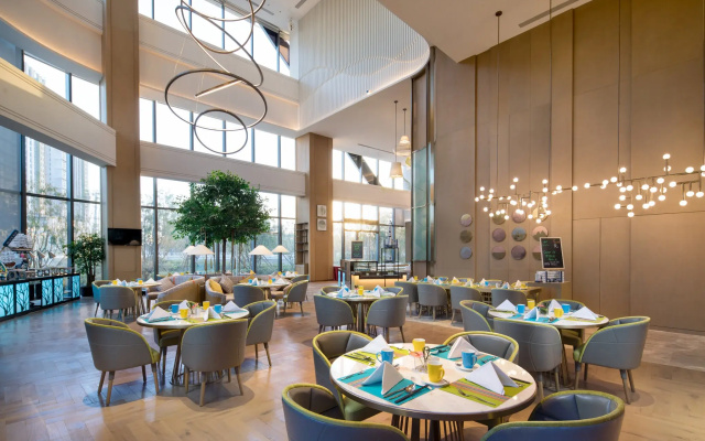 Holiday Inn Zhengzhou Riverside By Ihg