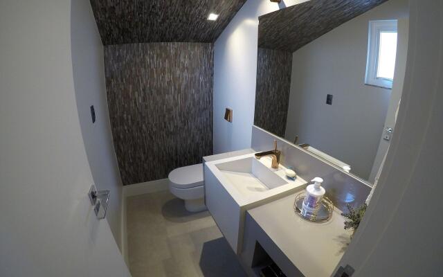 Casa 4 suítes Jurere Internacional