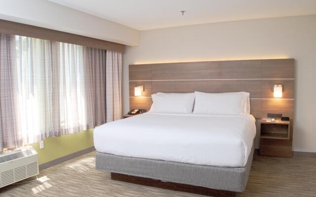 Holiday Inn Express South Burlington, an IHG Hotel