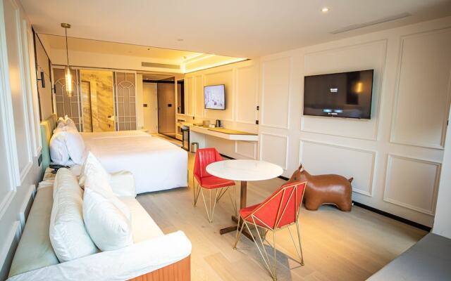 YOHO Resorts World Hotel