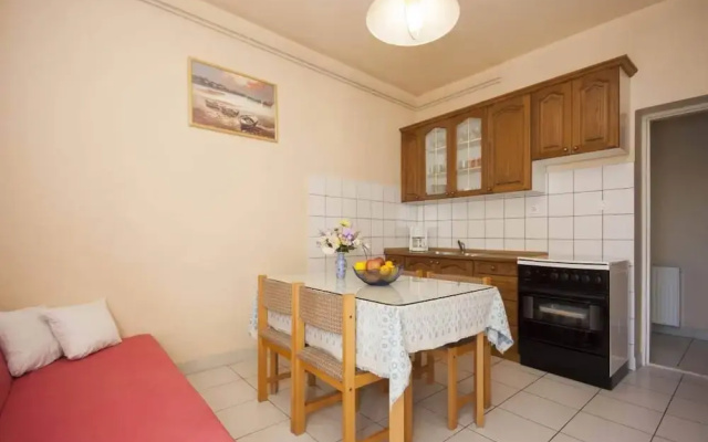 One-bedroom Apartment Near Beach