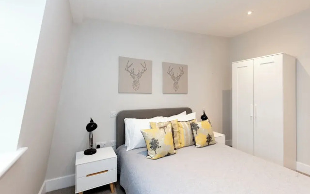 Stunning Central Windsor Town House