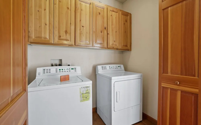 The Lodge on Oaxaco - Epic Man Cave / Billiard Room